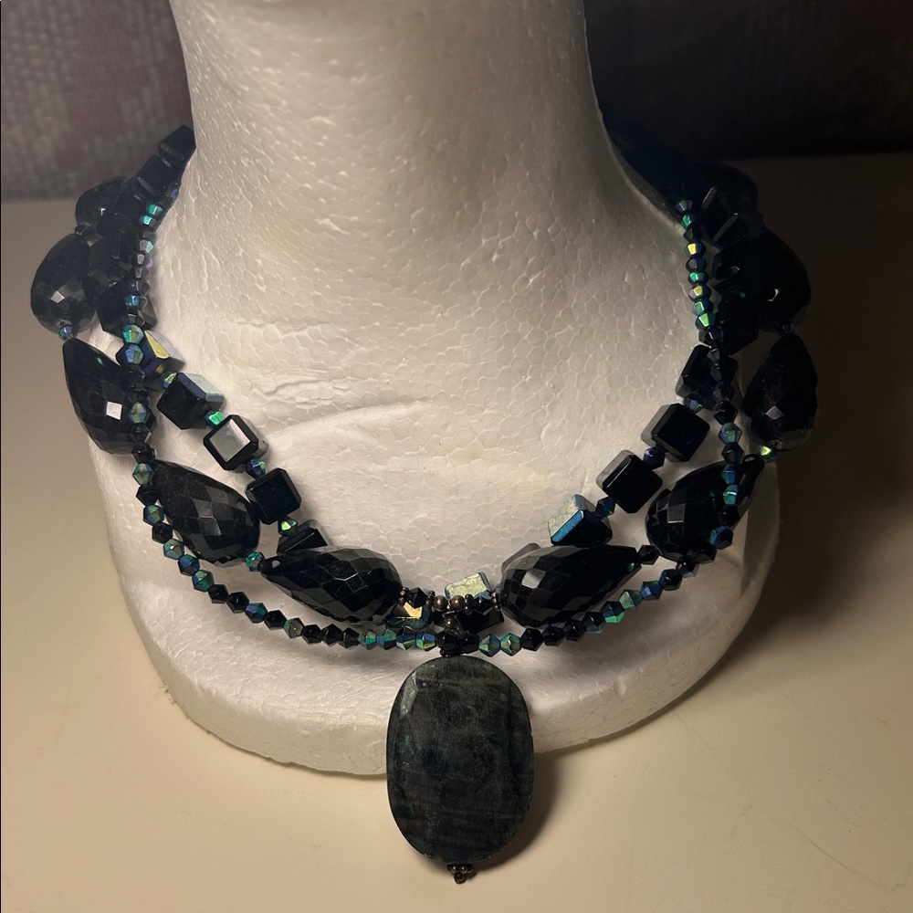 BLACK THREE STRAND BEADED NECKLACE/ ONYX/ LABRADORITE